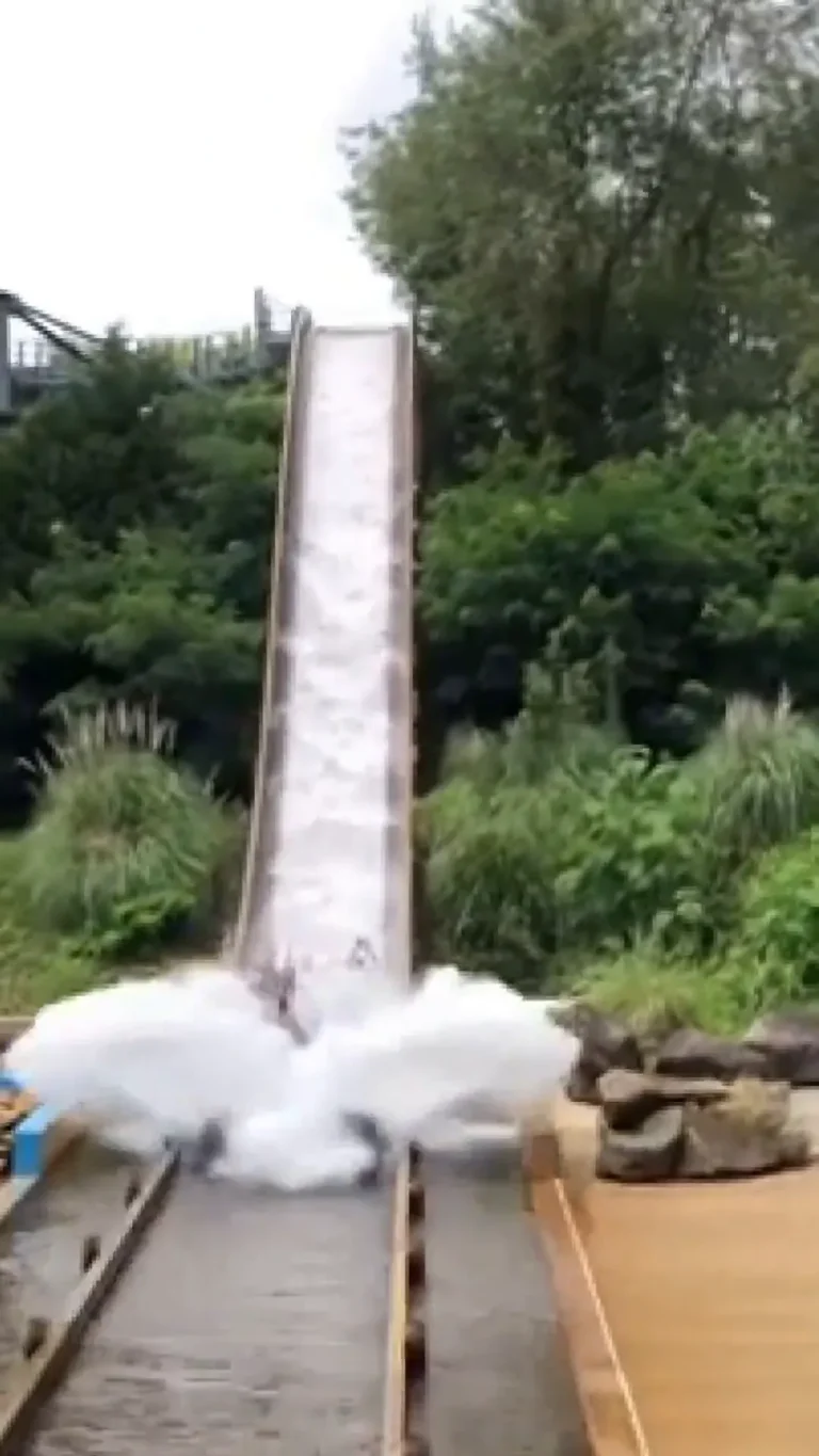 Water Ride Splash Viral Video